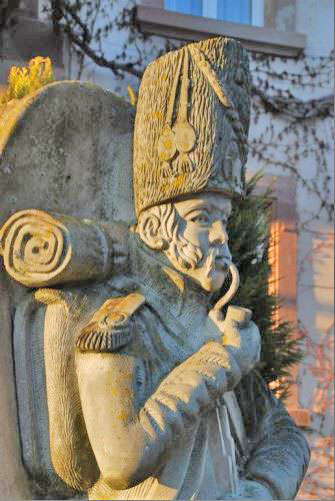 Stone statue of a pipe-smoking soldier 